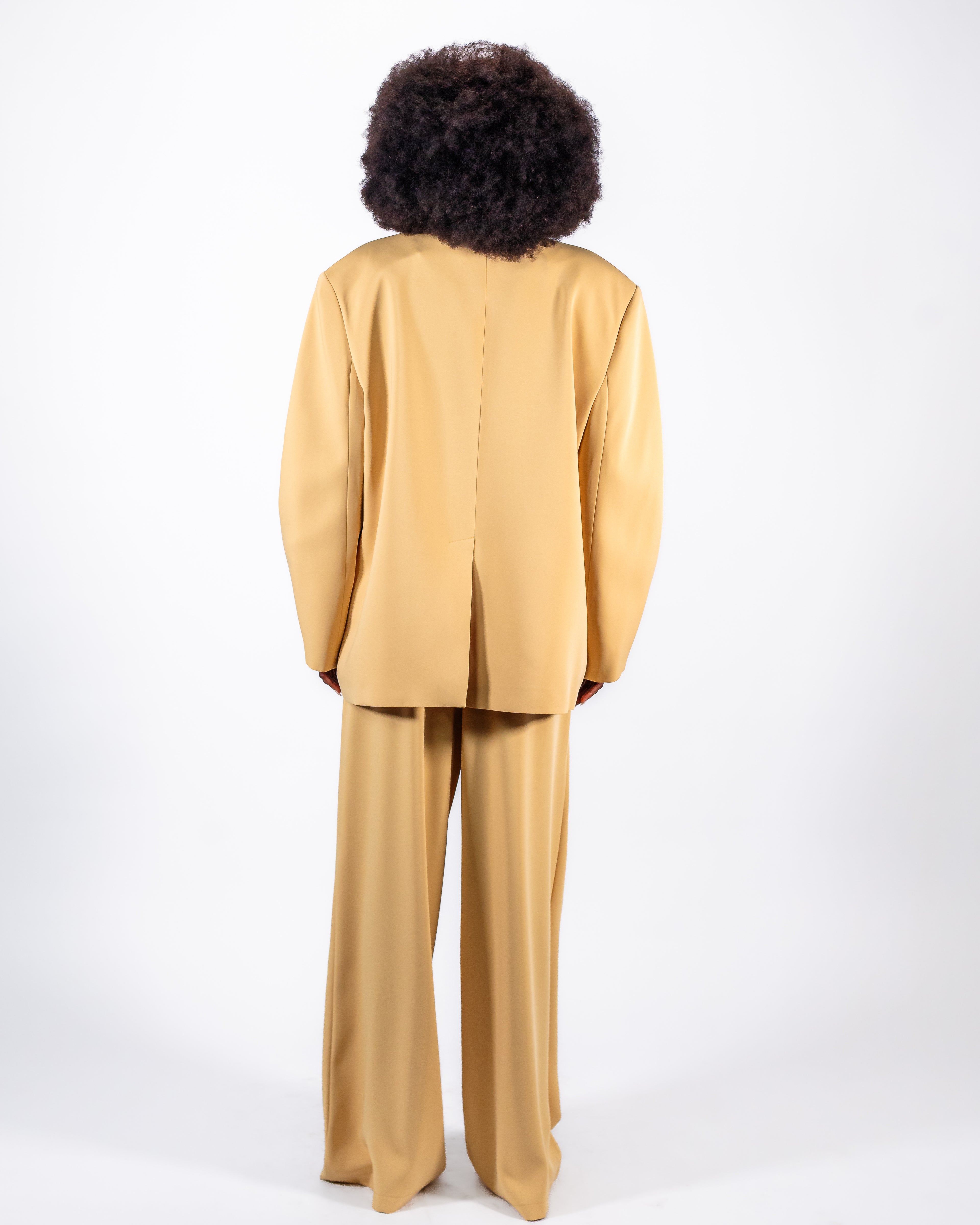 Sastre Oversize Camel Dorado — Blazer Cruzado & Pantalón Ancho CHEEYA